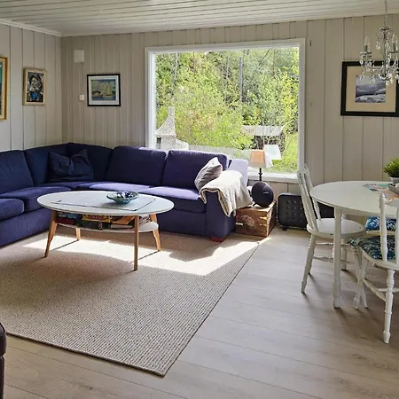 بيت للعطل 4 Bedroom Cozy In *